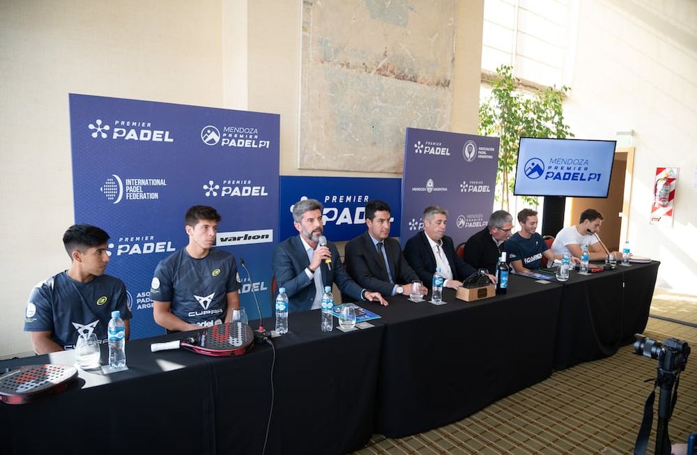 Ulpiano Suarez encabezó la presentación del Premier Pádel