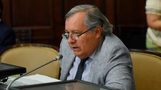 La Oficina de Ética Pública no recibe denuncias anónimas, pero de acuerdo al tenor de la denuncia, el Auditor Gabriel Balsells Miró actúa de oficio resguardando la identidad de la persona.