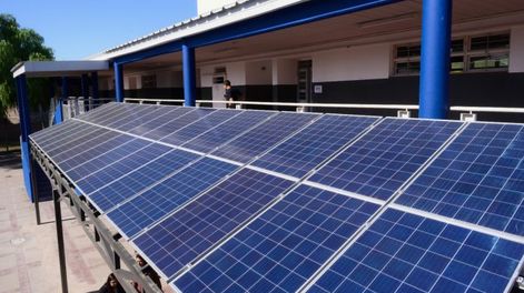 Durante los próximos dos años, 100 escuelas públicas de Mendoza comenzarán a aprovisionarse de energía a través de paneles solares.