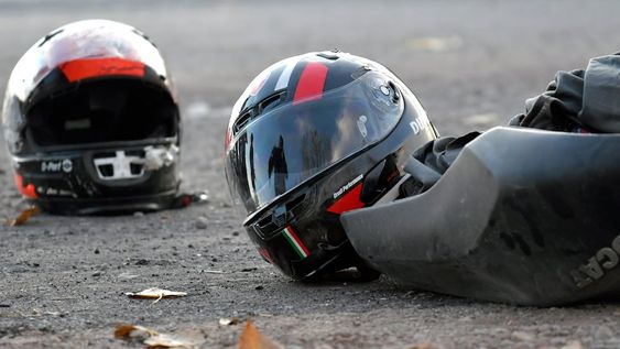 Todas las semanas los mendocinas y mendocinas que recorren diariamente las calles y rutas del Gran Mendoza son testigos de incidentes de tránsito con motos como protagonistas. / Foto: Orlando Pelichotti / Los Andes