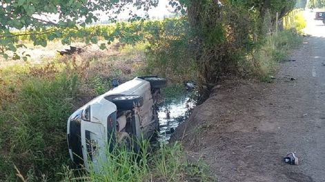 Una de las hermanas murió ahogada al caer a un canal en Luján. El auto con el que colisionaron también terminó en el cauce. | Foto: Ministerio de Seguridad