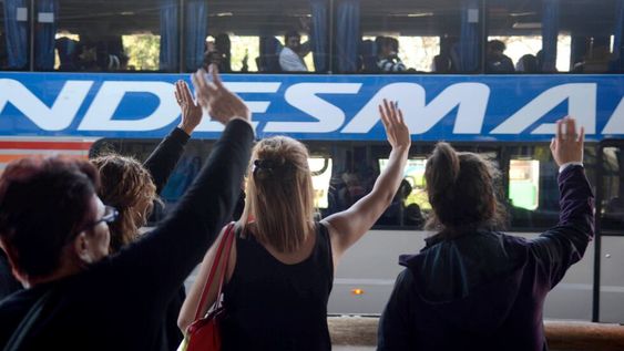 Vuelve a ser más conveniente viajar en colectivo que en avión