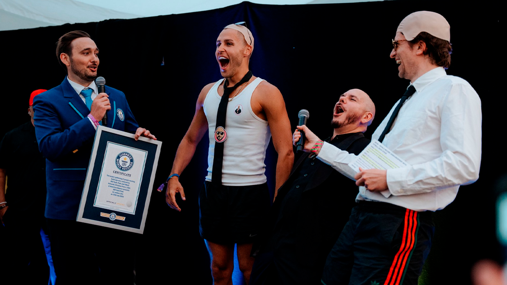 Pitbull celebró un récord Guinness impulsado por una idea que nació en TikTok.
