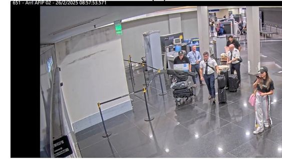 Los tripulantes del avión salieron del aeropuerto sin pasar por los controles.&nbsp;