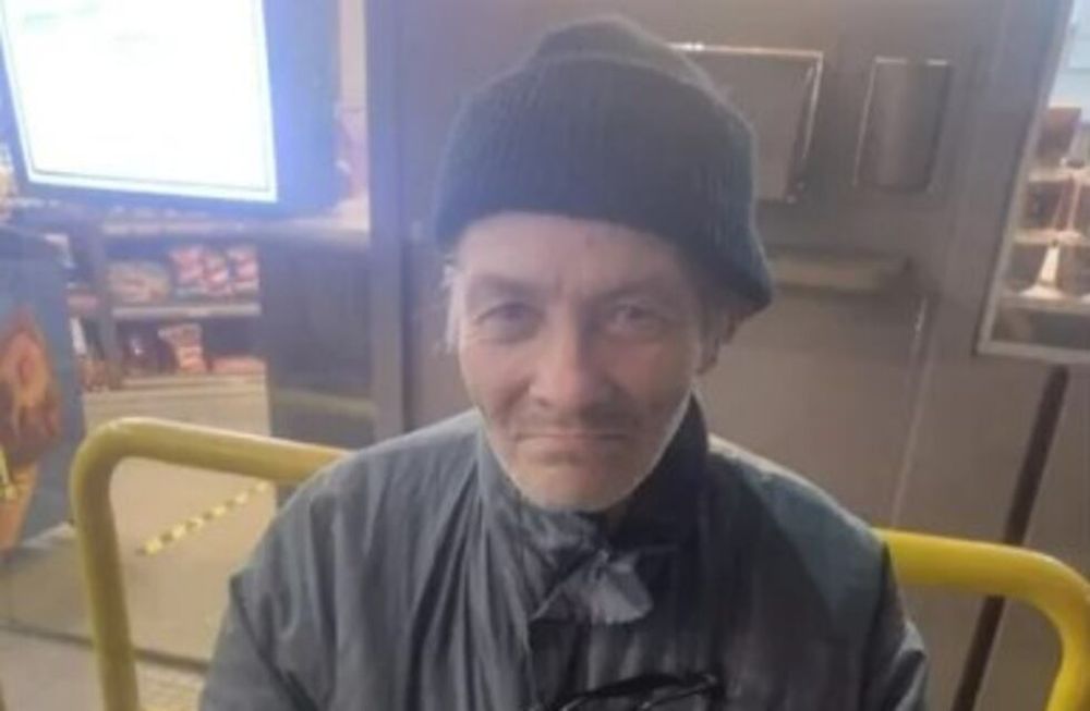 Duerme en las calles de Buenos Aires y sus amigos buscan a su familia de Neuquén
