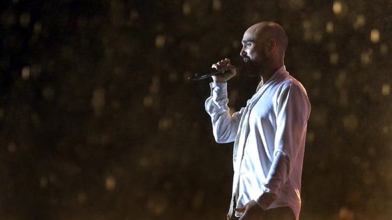Dos multitudes en noches festivaleras