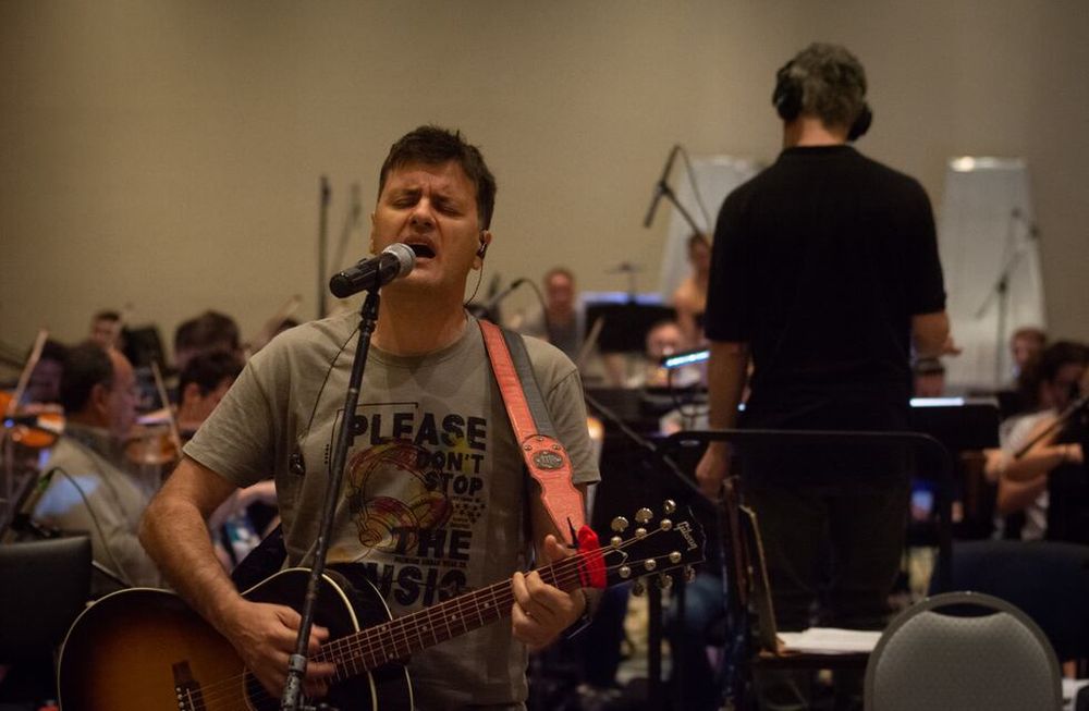 Ciro y Los Persas con la Orquesta Filarmónica de Mendoza OFMBackstage del ensayo que se realizó en unos de los salones del Hotel Condor de Los Andes en Guaymallén previo a la Fiesta de La Cerveza. Foto: Ignacio Blanco / Los Andes