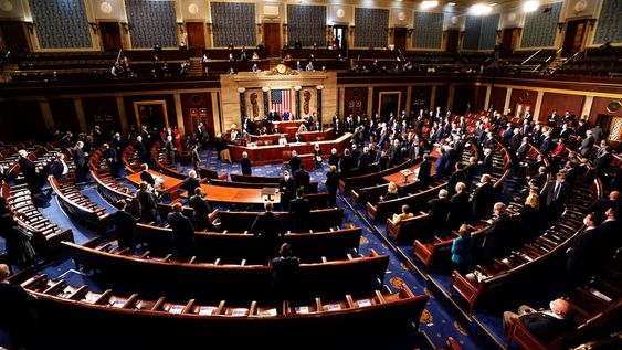 El Senado de EEUU volvió a sesionar después de los incidentes en el Capitolio y validaron el triunfo de Joe Biden como en las elecciones presidenciales.