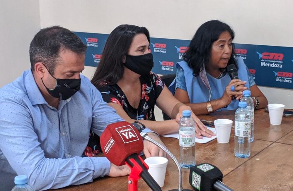 El secretario gremial del Sute, junto a la titular, Carina Sedano y acompañados por Ester Linco Lorca (Sadop), dan detalles de las medidas en común.