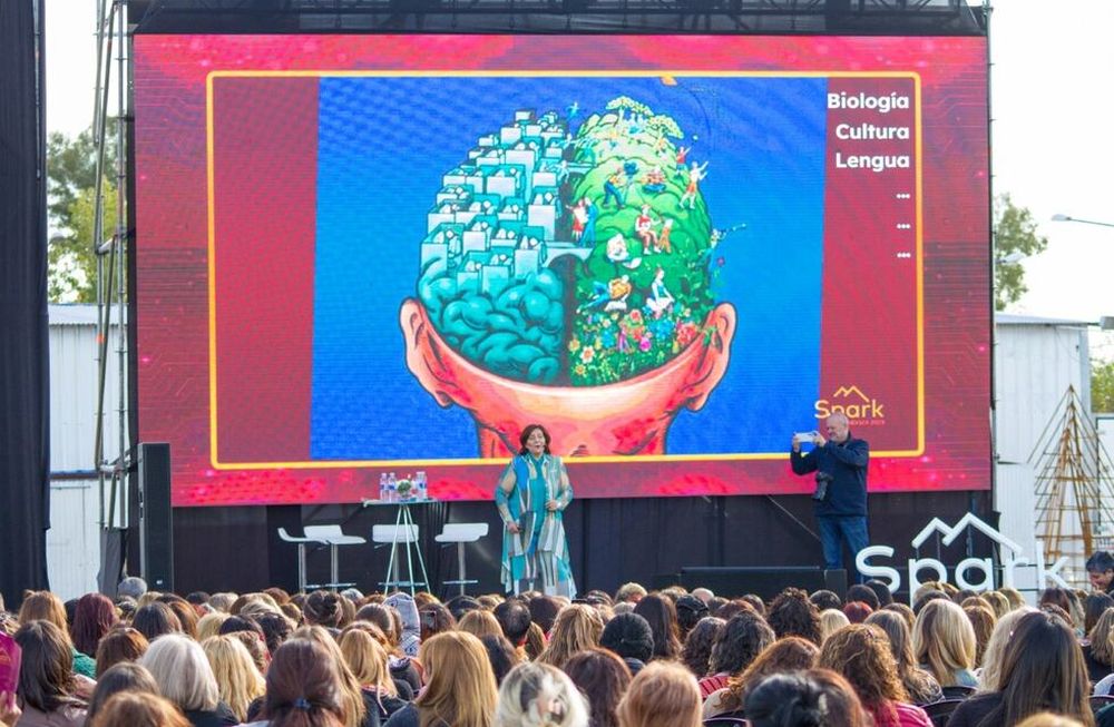 Más de 1.000 docentes rurales de Mendoza se capacitaron en ciencia, arte y tecnología. Fue en el marco del festival educativo Spark, que se hace hace 4 años y por primera vez tuvo como sede la provincia