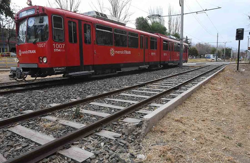 Licitarán obras del Metrotranvia, ramal desde Godoy Cruz hacia el departamento de Luján de Cuyo.Tramo de las vías en la zona de calles Belgrano y Francia  y estación Pellegrini de Godoy CruzFoto: José Gutierrez / Los Andes