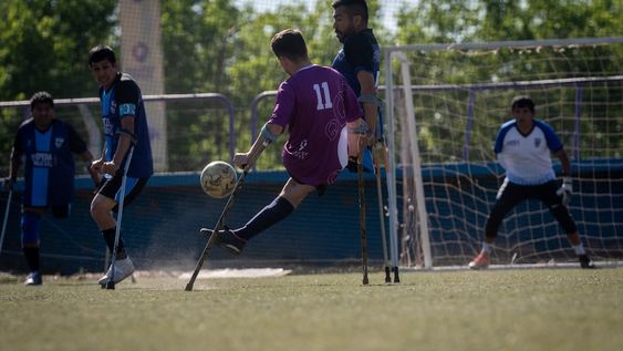 Liga Nacional de Fútbol de Amputados.En el polideportivo del Barrio de la Gloria se disputó la tercera fecha entre Los Cóndores y Los Leones de Tucumán. Fotos: Ignacio Blanco / Los Andes