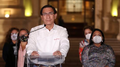 Los Andes | El presidente de Perú, Martín Vizcarra, habla frente al palacio presidencial después de que los legisladores votaran para destituirlo de su cargo en Lima.