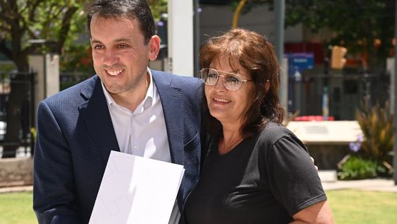 Ocho familias de Godoy Cruz escrituraron sus viviendas gracias al programa de Regularización Dominial