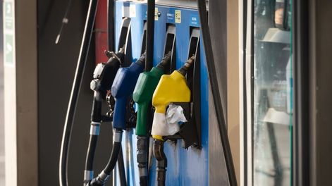 La petrolera estatal subió los precios de sus naftas, pero solo en Luján.Foto: Ignacio Blanco / Los Andes
