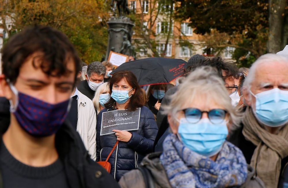 Samuel Paty fue decapitado cerca de la escuela secundaria en la que ejercía como profesor de Historia y Geografía, en un barrio tranquilo de Conflans-Sainte-Honorine