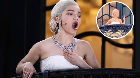 La nueva Evita, Rachel Zegler, canta para la calle, generando controversia en los espectadores.
