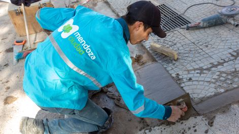 Avanzan las obras en calzadas y veredas en la Ciudad de Mendoza