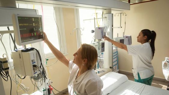 Las clínicas privadas están recibiendo a la mitad de pacientes de lo habitual.