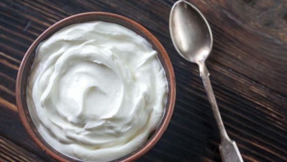 pocas personas lo saben: ¿cual es la diferencia entre el yogur natural y el yogur griego?