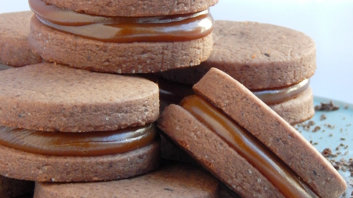 Con esta receta casera de alfajor de nuez y chocolate, no vas a querer ir nunca más al kiosco