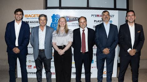 La vicegobernadora Hebe Casado, junto a los ministros Natalio Mema y Tadeo García Zalazar y autoridades de Cecim, Atilio Calzetta, Dalmiro Barbeito y Gerardo Fernández.