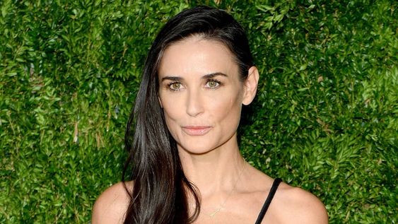 Demi Moore le dio la bienvenida al 2023 con sus curvas al aire y causó sensación