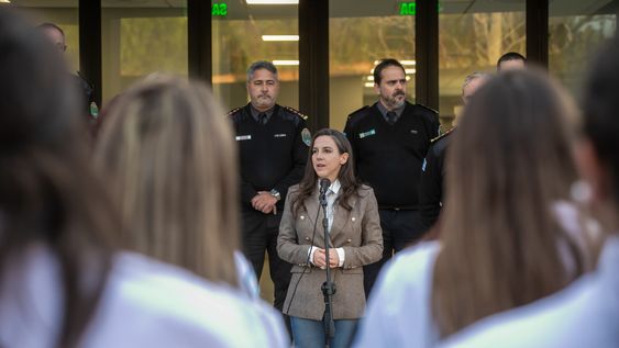 La ministra de Seguridad, Mercedes Rus, puso en funciones a los 47 nuevos profesionales del Servicio Penitenciario Provincial. La ministra de Seguridad, Mercedes Rus, puso en funciones a los 47 nuevos profesionales del Servicio Penitenciario Provincial.