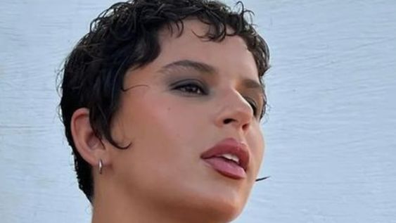 El look de Nathy Peluso con top marrón. / instagram