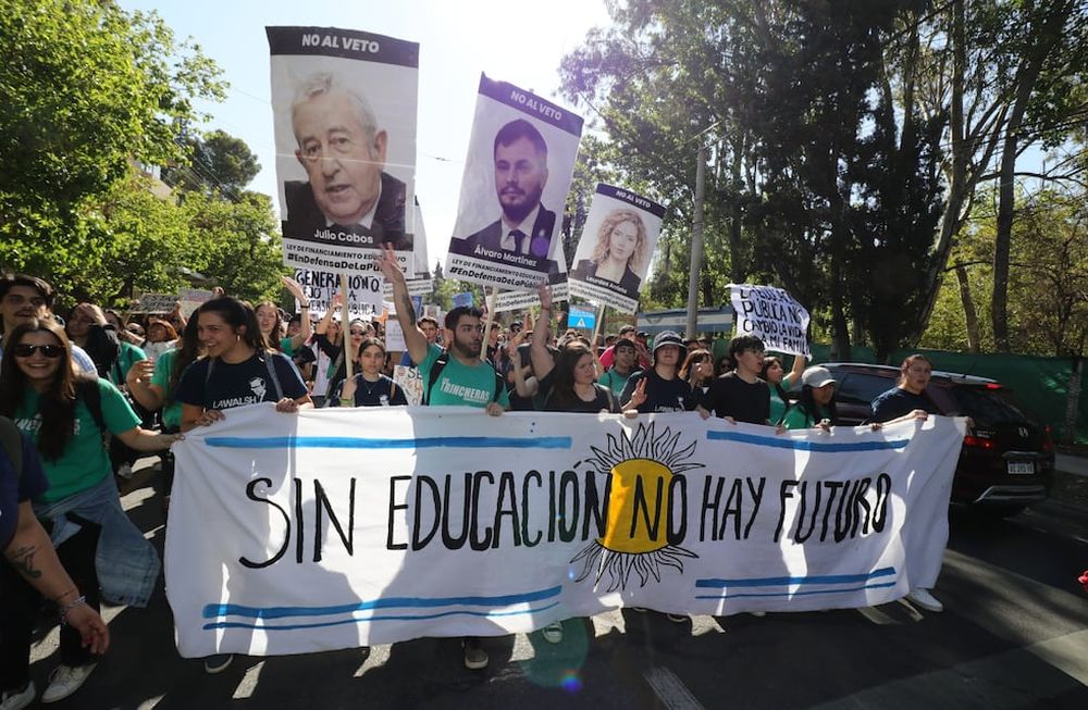 Marcha universitaria en Mendoza en defensa de la educación pública. Foto: Gentileza