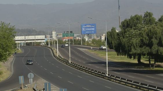 Así amaneció el Acceso Este este lunes. / Orlando Pelichotti