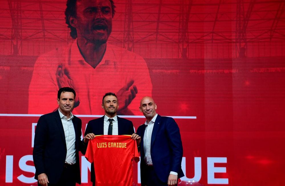 Luis Enrique fue presentado en España