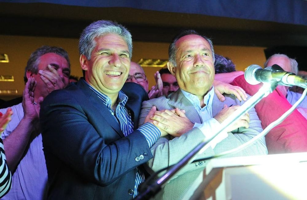 Elecciones en San Luis: Claudio Poggi, de Juntos por el Cambio, le ganó al peronista Fernández (candidato de Alberto Rodríguez Saá). Adolfo, peleado con su hermano, lo acompañó. / Foto: Gentileza