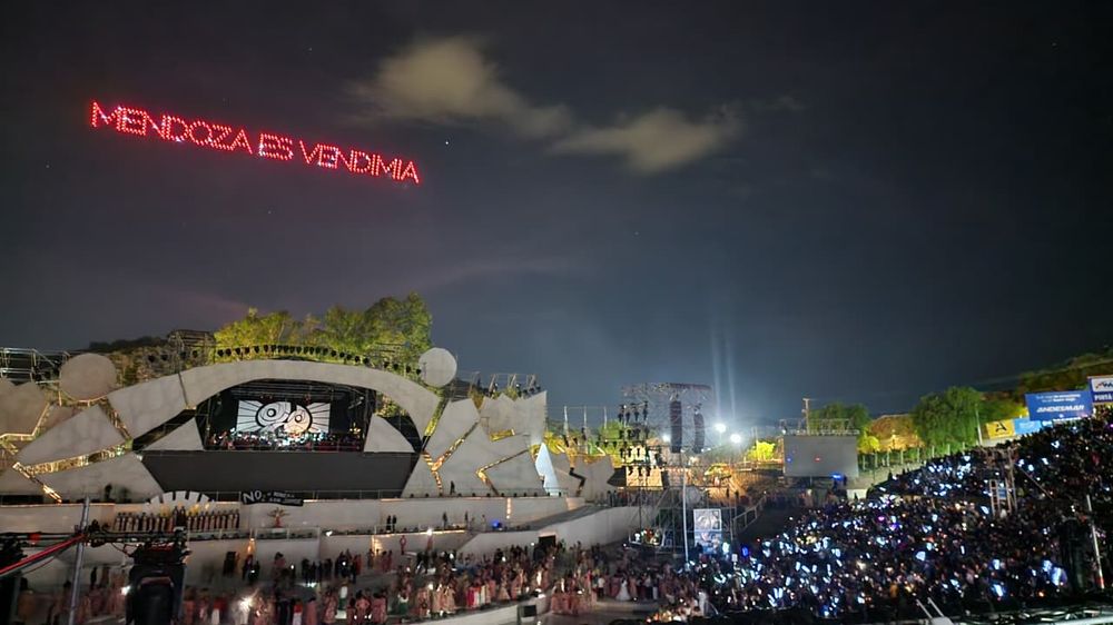 Un show de drones deslumbró a los espectadores del Acto Central de la Vendimia y sorprendió al finalizar el espectáculo 