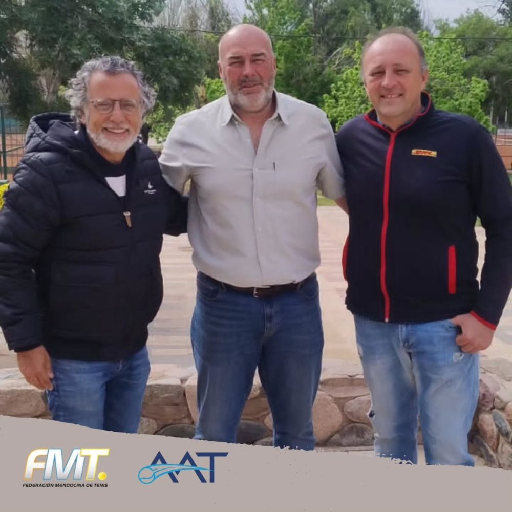 César Francis, Secretario de la Asociación Argentina de Tenis (AAT), junto al Presidente de la Federación Mendocina de Tenis (FMT), Dr. Carlos Menghini y el Presidente del Andino tenis Club, Alejandro López Triaca.