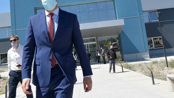 El gobernador Rodolfo Suárez deberá definir, entre otras cosas, la estrategia para insistir con el laudo presidencial por Portezuelo del Viento. Foto: Orlando Pelichotti