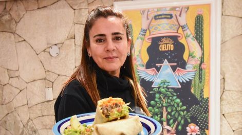 Los Andes | Cielito es un restaurante de comida mexicana atendido por su propia dueña, Laura Maluff. En la foto un burrito de carne, plato tipico mexicano. Foto: Mariana Villa / Los Andes