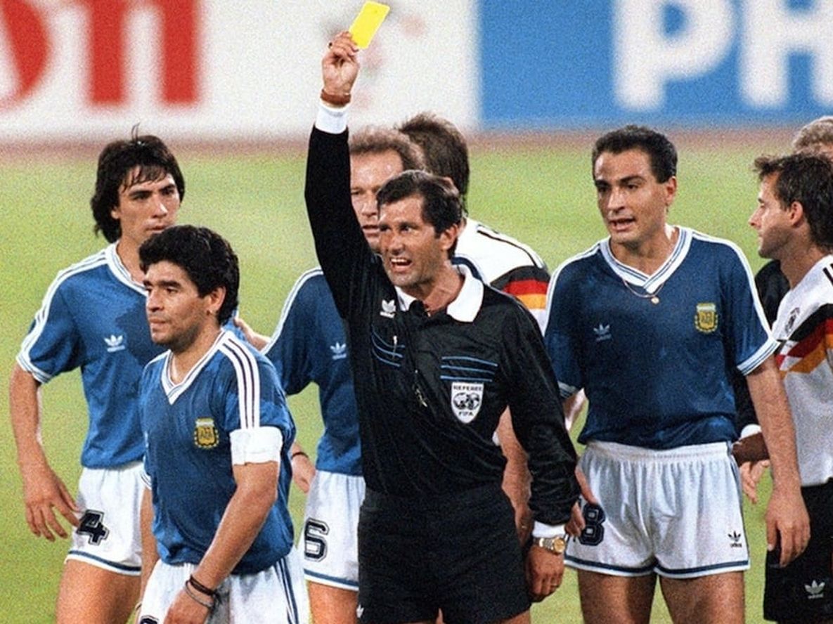 Un video revela el claro penal para Argentina que Codesal no cobró en la final del 90