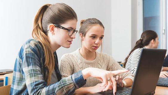 En Comunidad. La plataforma de capacitación on line, ya superó las 100,000 inscripciones y ha brindado más de 2 millones de horas de aprendizaje a nivel regional. / Foto ilustrativa