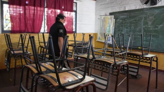 Academia Nacional de Medicina: es “imprescindible” retomar la presencialidad en las escuelas