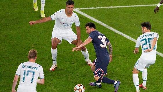 Messi contra todos: ante De Bruyne, Bernardo y Rodri. Paris Saint Germain enfrenta a Manchester City por la Champions League. (AP) Messi contra todos: ante De Bruyne, Bernardo y Rodri. Paris Saint Germain enfrenta a Manchester City por la Champions League. (AP)