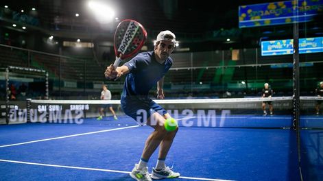 El español Juan Lebrón, una de las tantas figuras que volverán a Mendoza para desplegar todo su talento. / Premier Pádel