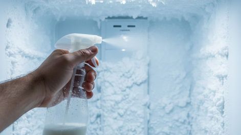 Esta mezcla no solo ayuda en la limpieza, sino que hace que el electrodoméstico funcione mejor y consuma menos energía.