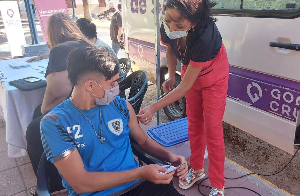 Godoy Cruz: avanza la vacunación en escuelas de verano y se sumaron Andes Talleres y el Tomba