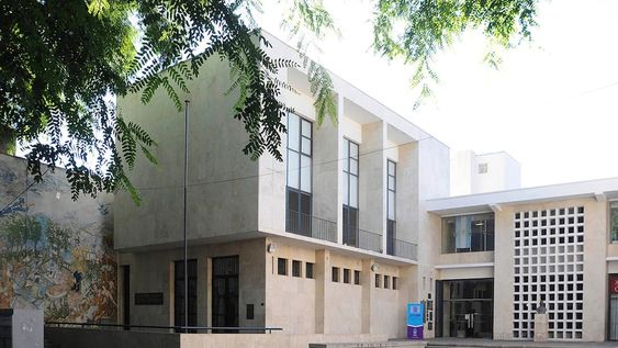 Trabajadores de la Biblioteca Pública General San Martín, ubicada en la Alameda, sostienen que la bicentenaria institución atraviesa por graves problemas, y que las autoridades están haciendo “un vaciamiento” de la noble institución.