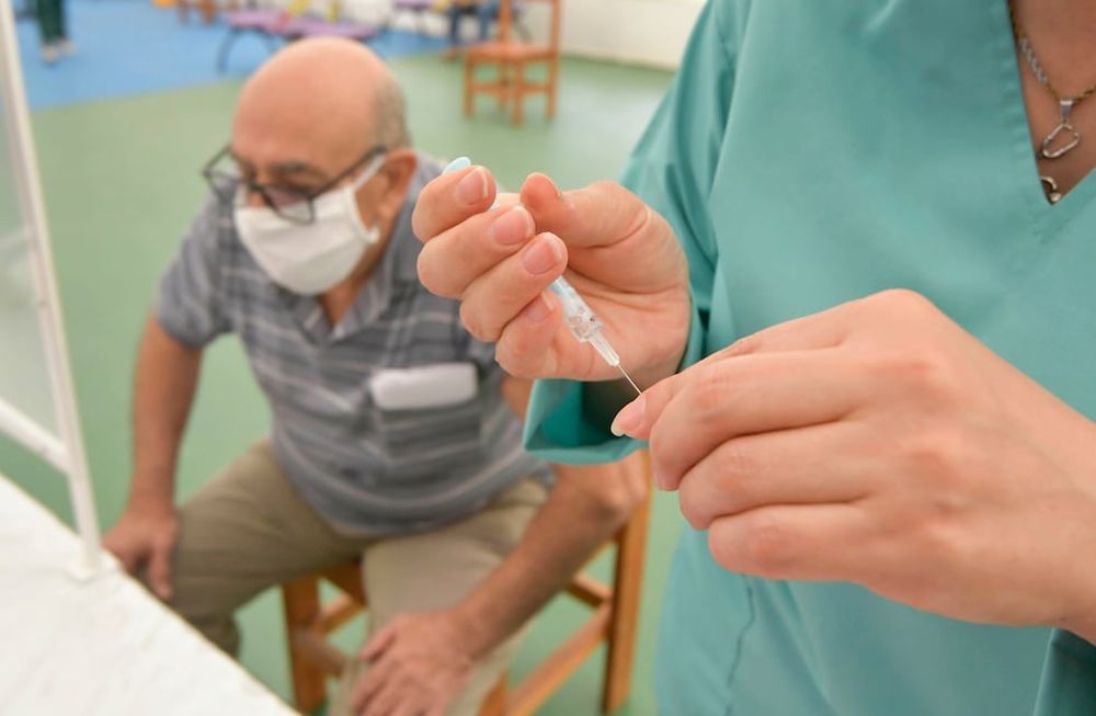 Vacunación. Desde Inmunizaciones de la provincia, señalan que la demora en la carga de datos puede llegar a las 72 horas. Foto: Orlando Pelichotti / Los Andes.