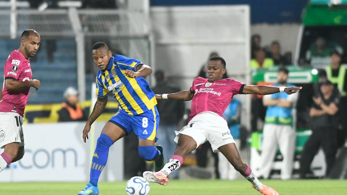 Rosario Central empató sin goles ante Independiente del Valle en su debut en la Copa Libertadores