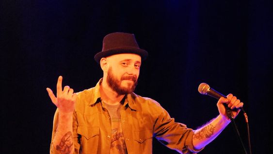 Pablo Picotto presenta su show de humor en el Teatro Independencia.