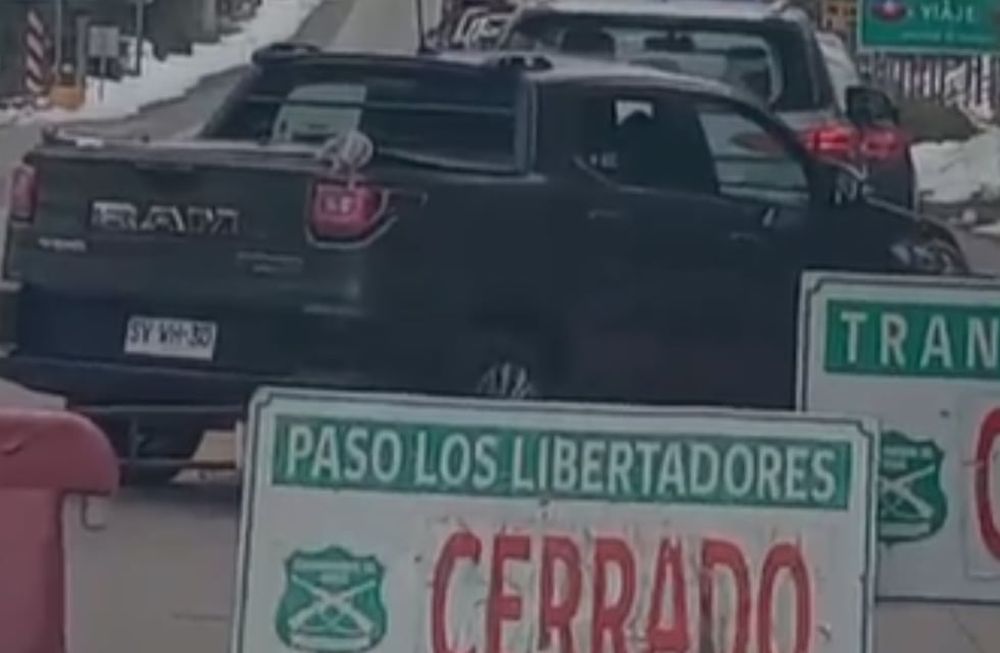 Furia entre los usuarios del paso Cristo Redentor: Chile abre su centro de esquí, pero el túnel internacional permanece cerrado