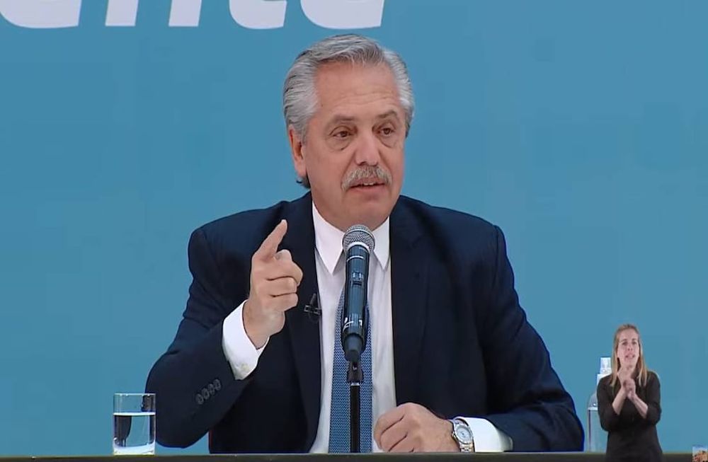 Fernández estuvo junto al ministro Daniel Filmus y gobernadores en la presentación de obras de infraestructura científica y tecnológica en el marco del Programa Construir Ciencia, en el Museo del Bicentenario de la Casa Rosada.